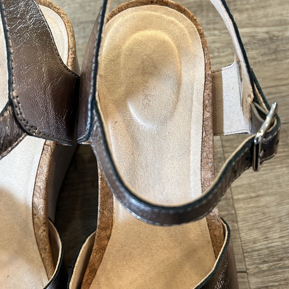 NWT Clarks Gold Sandals size 9 - Picture 9 of 9